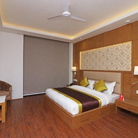 Capital O Hotel Star Inn Near Chhatarpur Metro Station Nueva Delhi Exterior foto