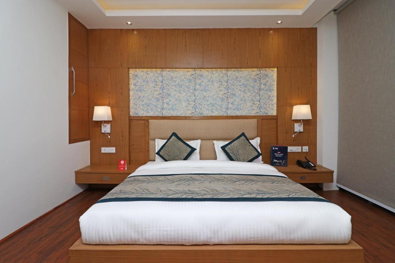 Capital O Hotel Star Inn Near Chhatarpur Metro Station Nueva Delhi Exterior foto