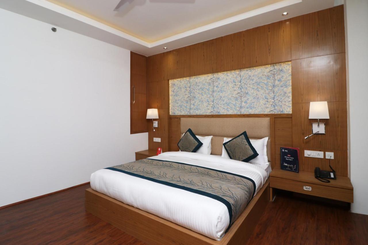 Capital O Hotel Star Inn Near Chhatarpur Metro Station Nueva Delhi Exterior foto