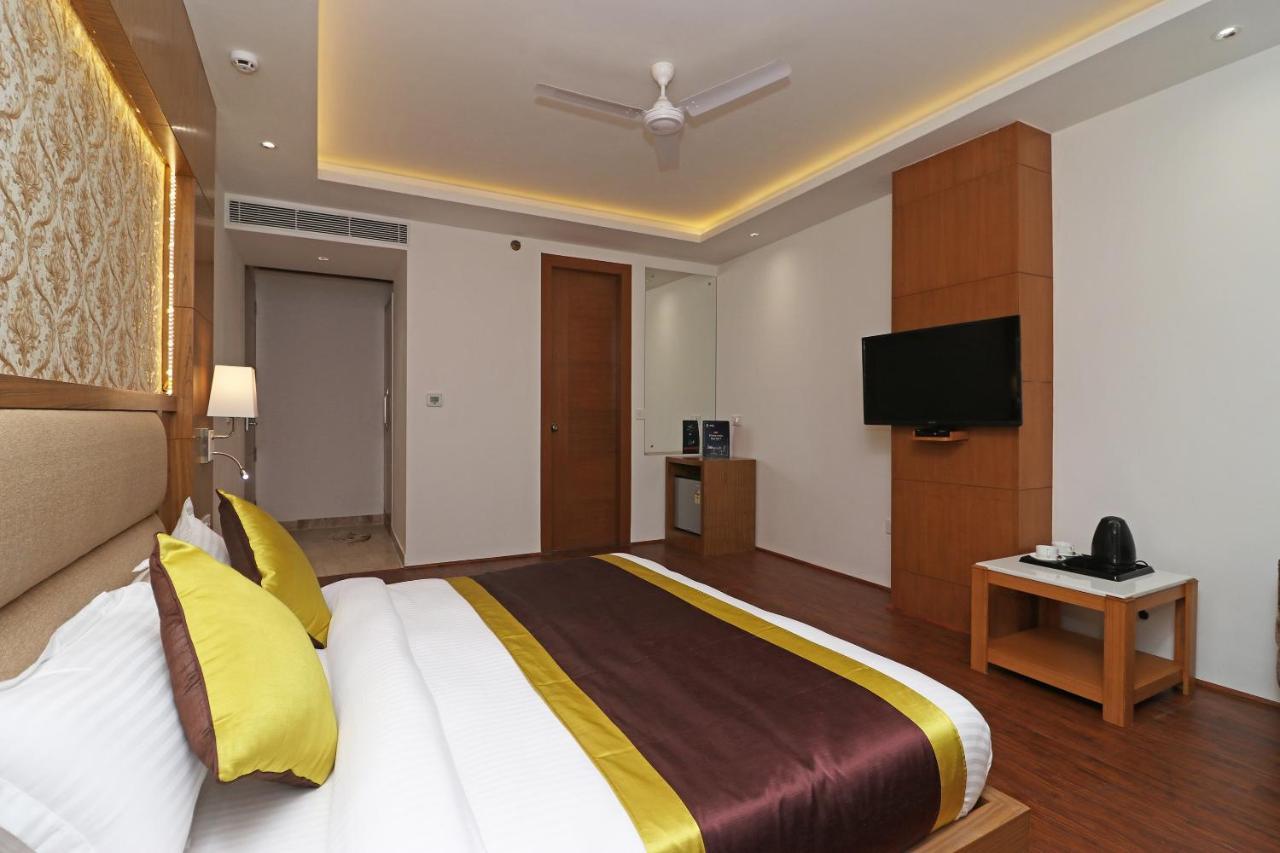 Capital O Hotel Star Inn Near Chhatarpur Metro Station Nueva Delhi Exterior foto