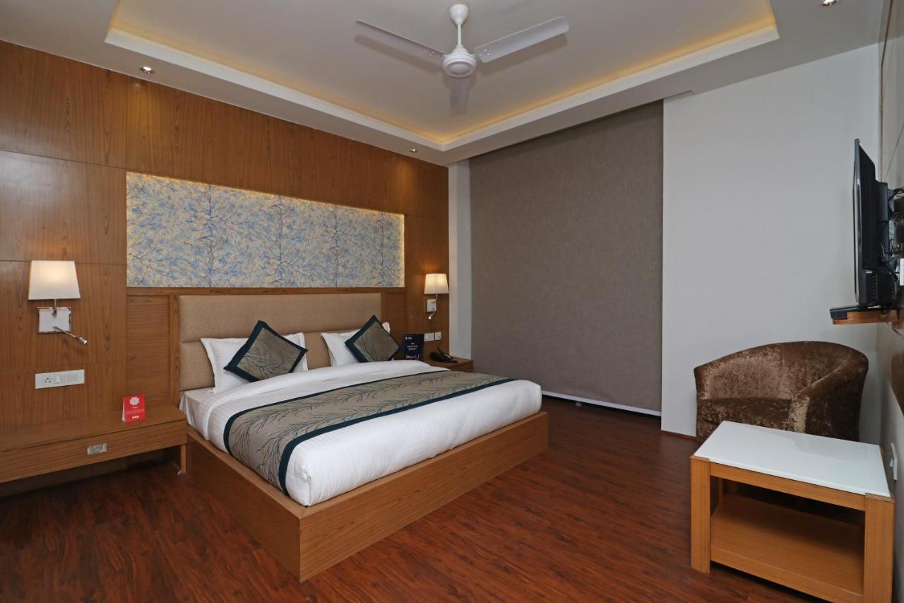 Capital O Hotel Star Inn Near Chhatarpur Metro Station Nueva Delhi Exterior foto