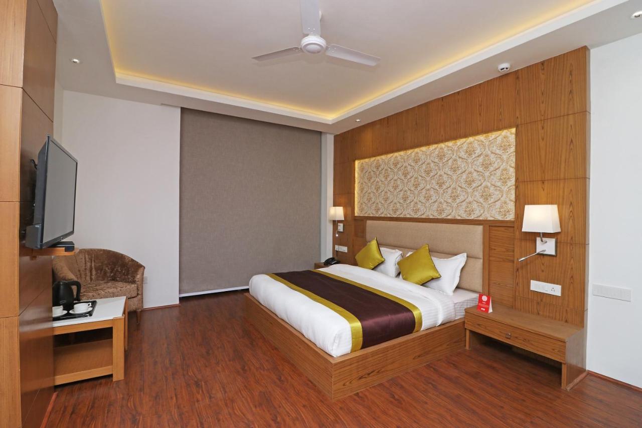 Capital O Hotel Star Inn Near Chhatarpur Metro Station Nueva Delhi Exterior foto